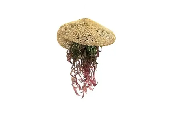 Kroonluchter rotan curve M met groendecoratie